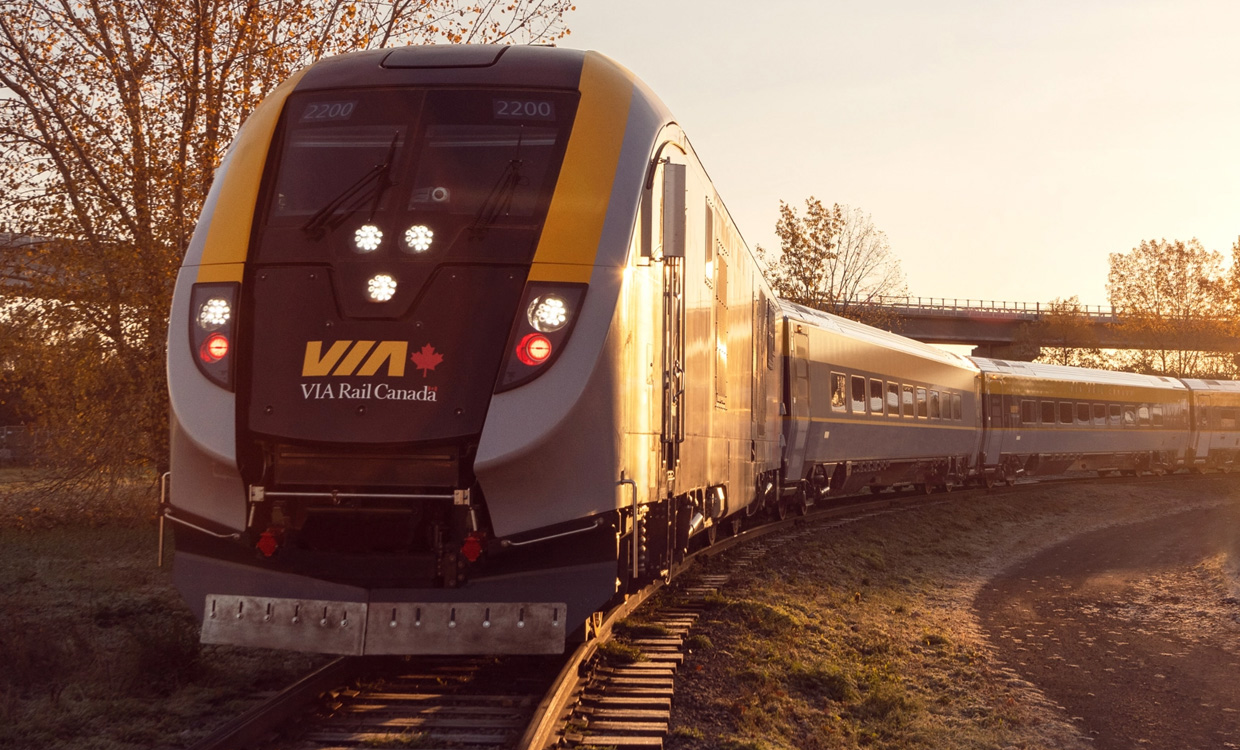 VIA Rail est à la recherche de gens pour travailler comme agents à bord des trains et le salaire est très tentant