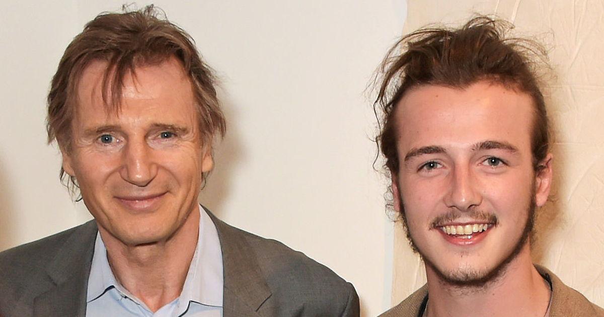 Liam Neeson avoue que c’était un «beau geste» que son fils sosie change de nom de famille pour honorer sa défunte mère.