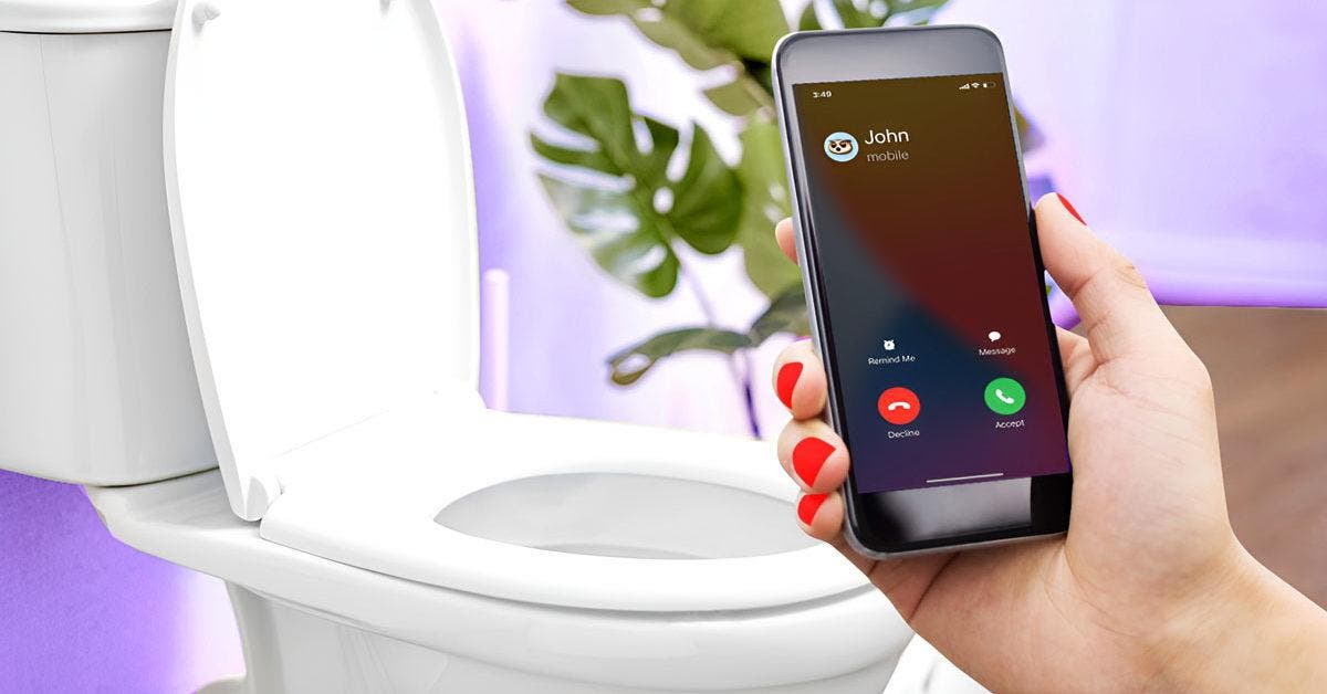 Utilisez son téléphone portable dans la salle de bain est risqué : voici pourquoi