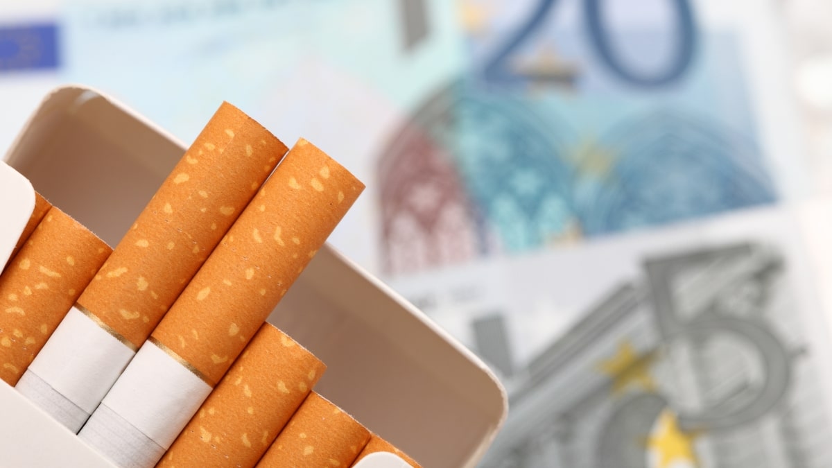 Cigarettes : voici combien dépense un fumeur par mois en tabac