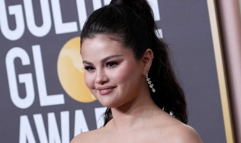 Selena Gomez fait réagir en partageant plusieurs photos d’elle-même toute au naturel
