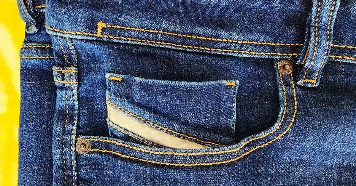 À quoi sert vraiment la petite poche à l’avant des jeans ?
