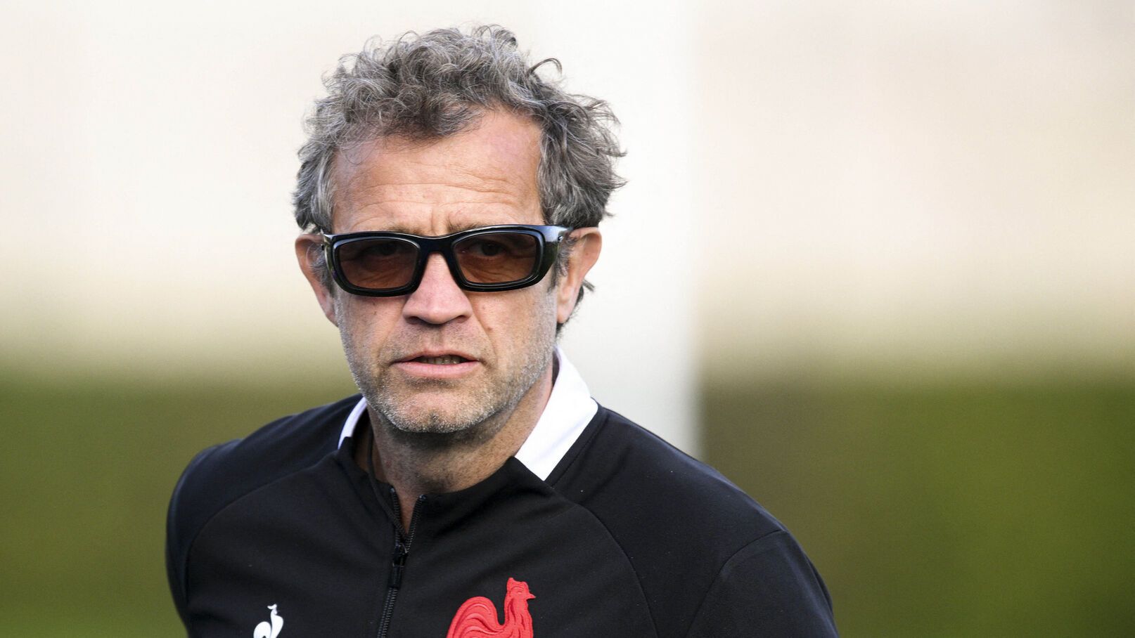 Fabien Galthié : pourquoi le sélectionneur du XV de France porte-t-il des lunettes ?