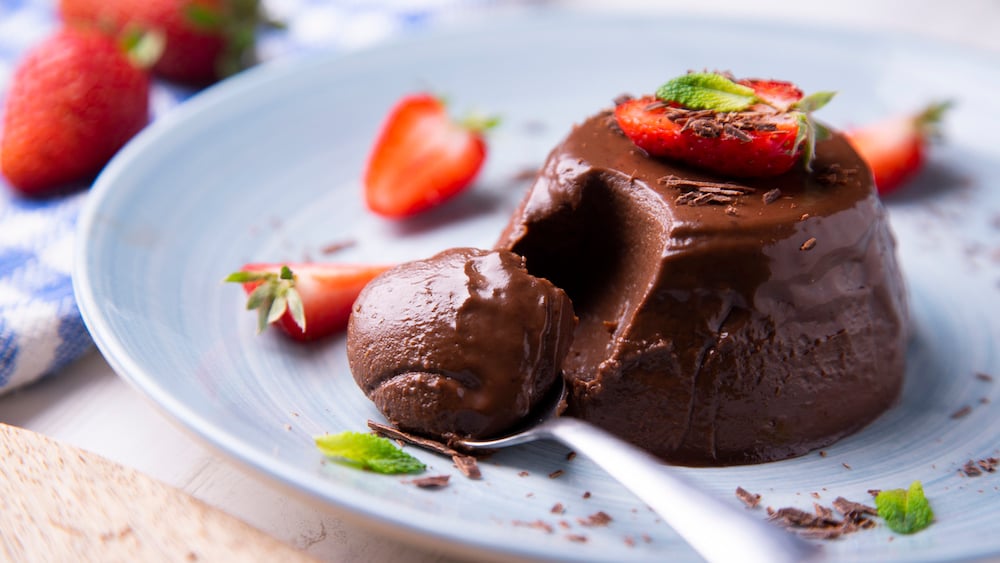 Le flan au praliné sans pâte, un dessert fondant parfait pour les envies urgentes de chocolat !
