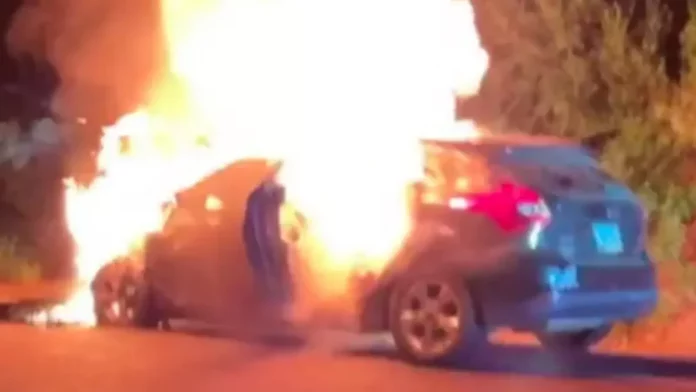 Un homme sauve deux bambins in extremis d'un incendie d'une voiture