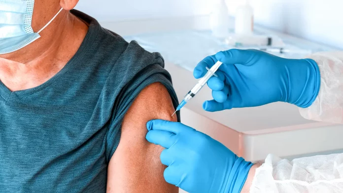 Une dose de rappel de vaccin contre la COVID-19 fortement recommandée cet automne